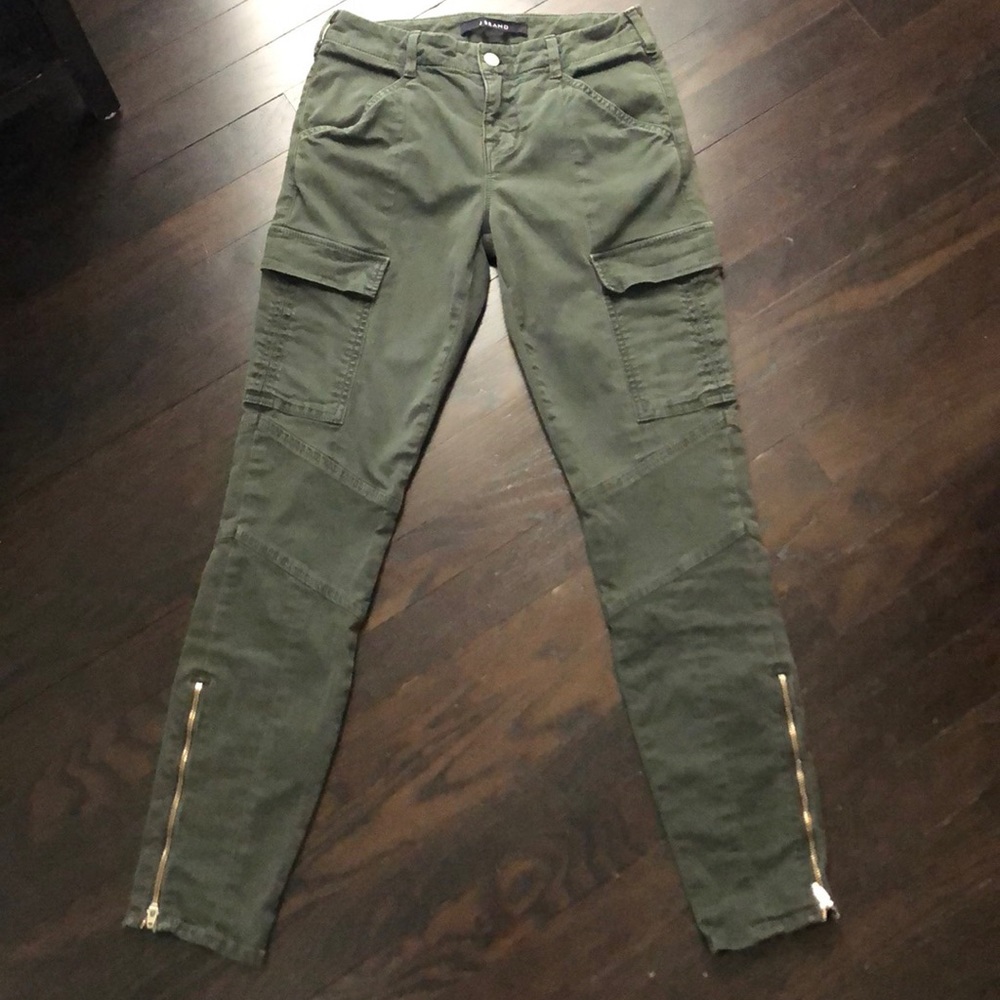 J Brand Houlihan Cargo Jeans in Size 24
